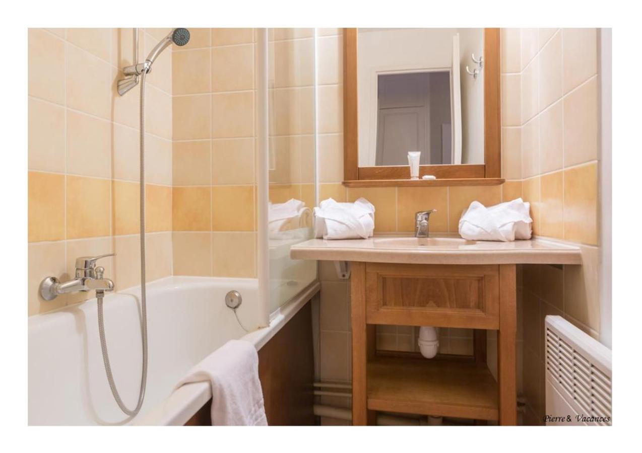 Charmant Appartement Avec Piscine. 몽플렁캉 외부 사진
